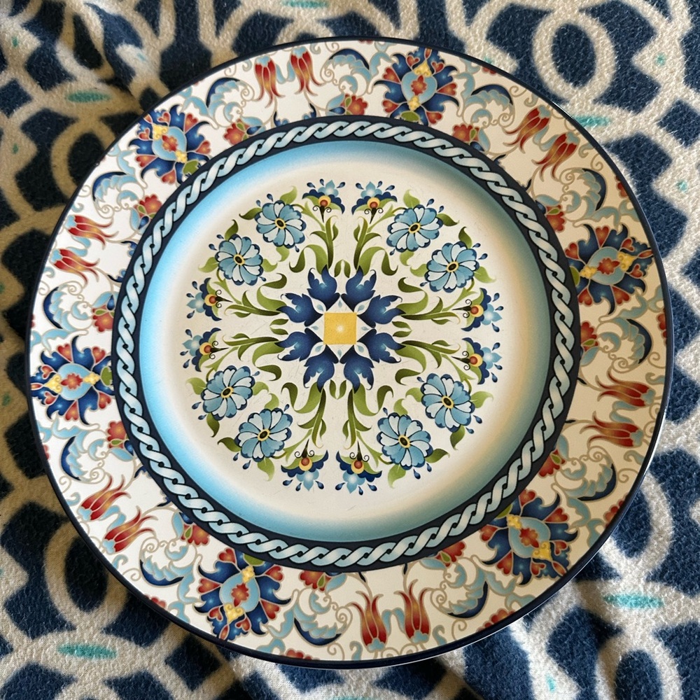 222 FIFTH Tunisia Porcelain Porcelaine Fine dinner plate. Set. Of 2